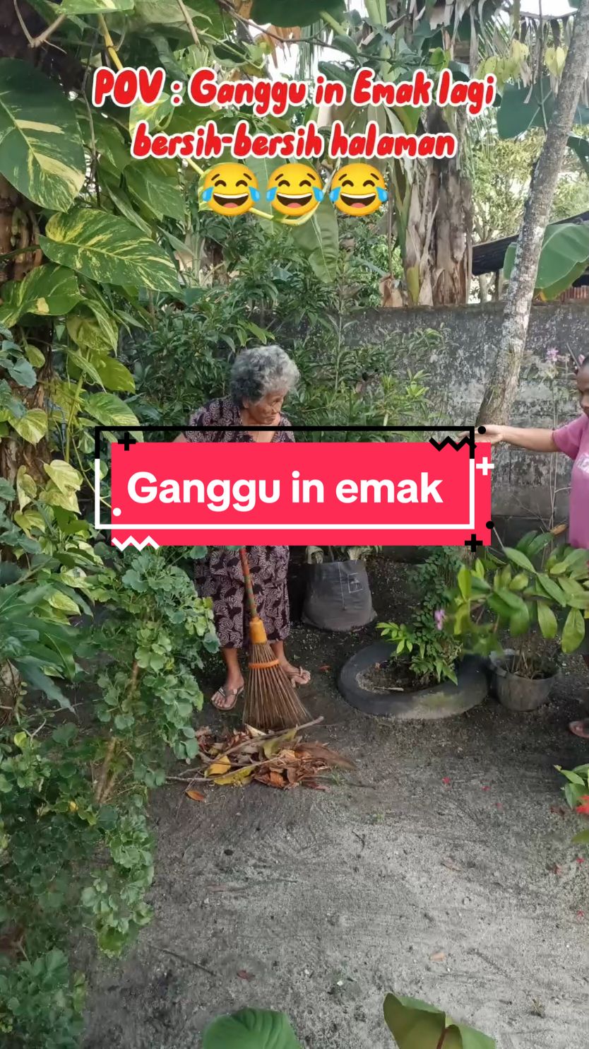 Yang masih ingat di kejar emak pake sapu yuk kumpul sini 🥰🥰🥰 @Santi  #fyp #ngakakkocak #ketawangakak #wiwikpatrisiajovan 