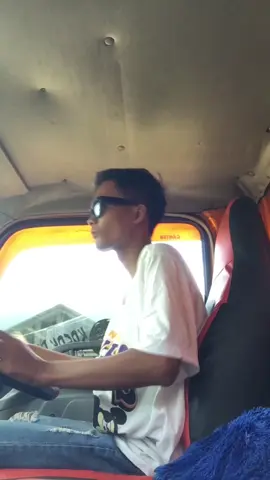 Salagu heula ah😄#fypシ゚viral #dumtruck #semangatpejuangrupiah #dangdutkoplo 