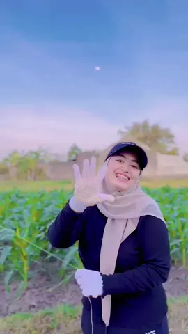 Mending dolanan Layangan daripada Dolanan Atimu 🥺 #layanglayang #layanganputus #bapangan #padahariini #fypシ 