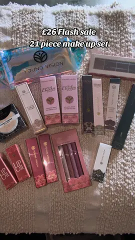 what a deal on this 22 piece make up set  #makeup #makeupset #tiktokmademebuyit 