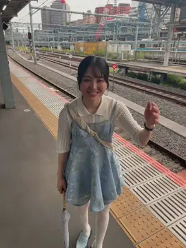 お洒落は命懸け！！❤️‍🔥 白タイツ履きながら汗だくになりました😅 ランチデートだったから食事中はちょうど良かったんだよね！ #fyp #おすすめ #おすすめにのりたい #服好きな人と繋がりたい #休日デート #00 #水色系統 