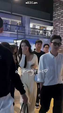 Bae Suzy and Jennie at the #Revolver VIP Premier 🫠😎 #suzy #baesuzy #jennie 