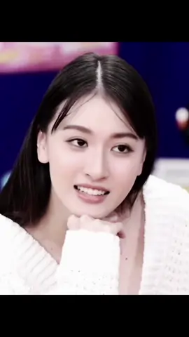 Ở Live House chúng ta có 1 N’View như nào? Đẹp chai, ngầu, hơi dô tri,  dễ huông, nói chung 1001 biểu cảm có đủ cả. Đấng top này lạ lắm 🤡 #viewbenyapa #livehouse #gmmtv #fyp #foryou #xh #xuhuong 