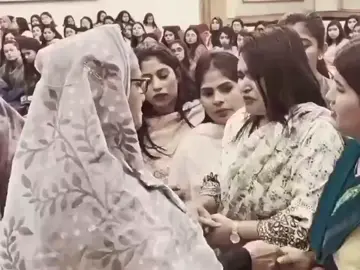 একজনের কথা কইয়া দশজনে করে 😂
