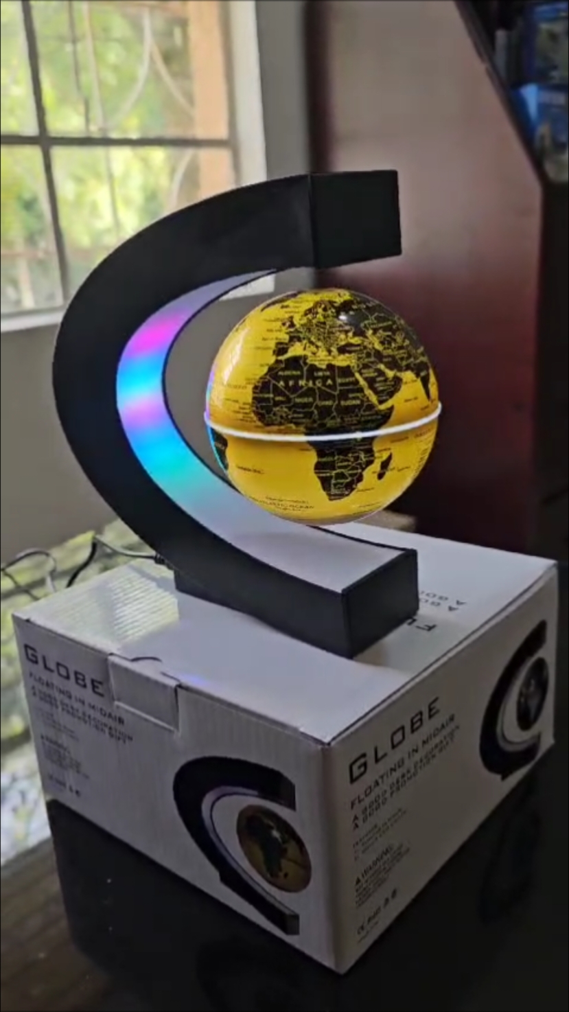 🌎Mapa Del Mundo Con Levitación Magnética Globo Flotante L🗺 Descripción Globo LED Globo flotante magnético Geografía Lámpara nocturna giratoria Mapa del mundo Material de oficina escolar Decoración del hogar  Material: Material del marco: plástico ABS Componentes internos: PCB, bobina, imán Luces LED integradas en el marco Tipo de producto: globo de levitación magnética Ámbito de aplicación: decoración, regalos, aprendizaje, etc. Tamaño del producto: tamaño del marco: altura 17,4 x grosor 4,9 x ancho 17,4 cm, tamaño del globo: 3 pulgadas (diámetro 85 mm) ) El paquete contiene 1* marco 1* esfera 1* manual 1* adaptador de corriente 1* caja de color Característica 1. Flotando en el aire, con luces LED de colores, se ve particularmente llamativo y elegante en la oscuridad. Se opera mediante un sistema magnético controlado electrónicamente. 3. La fuerza de atracción entre el electroimán y el imán de la cúpula puede equilibrarse con la gravedad de la tierra. Este es un gran dispositivo de alta tecnología que encantará a personas de todas las edades. Se puede utilizar como decoración de escritorio para el hogar o la oficina, y también es un gran regalo para sorprender a tus invitados y amigos. #mapa #levitacionmagnetica #mapadelmundo 