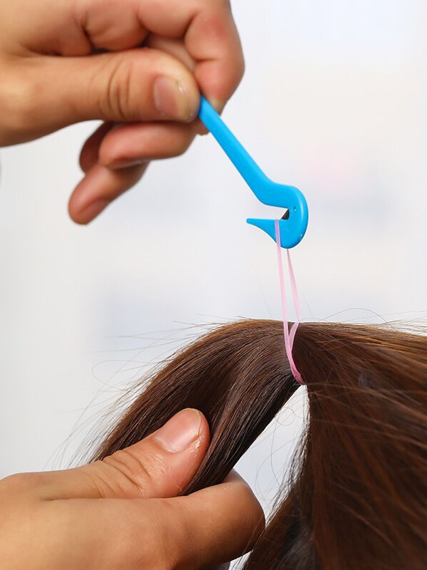 Jepit Pelepas Ikat Rambut Alat Pemotong Karet Kuncir Hair Ties Remover Rubber Band Cutter APKR001 HARGA PER PCS Hentikan perjuangan melepas karet gelang dengan alat sederhana yang satu ini. Begitu mudahnya hingga kamu tidak akan merasakan apa pun. Hentikan kerusakan yang ditimbulkan ketika kamu harus menarik rambut untuk melepaskan ikatannya. Dengan aksesori ini kamu bisa menciptakan segala jenis gaya rambut untuk kamu maupun anak-anak mu. Ikat karet gelang rambut sebanyak yang Anda inginkan. Mulai dari kuncir kuda, kepang, hingga rambut tipis dan tebal, Kamu tidak perlu khawatir lagi melepas karet gelang. Dengan desain kait khusus kami, dapat menghindarimu untuk menyakiti rambutmumu.Pisau siletnya tersembunyi dan tidak bisa disentuh secara langsung. Berkreasilah dengan rambut yang ingin Anda tata. Deskripsi : Bahan : ABS & Stainless Steel Ukuran Alat : 10cm x 2cm x 0.3cm Ukuran Packing : 11cm x 4cm x 0.4cm3903 Panjang pisau silet : 0.7cm Warna : BLUE; FUCHSIA; LEMON; PINK; PURPLE WINE Bentuk : Stick Hook Cutter Jenis : Hair Ties Remover Kegunaan : Pemotong ikat rambut jepang / karet rambutelastis Gaya : Simply Modern #ikatrambut #kuncirrambut #karetrambut #karetgelang #kuncirkaret #ikatrambutkaret #alatpelepasikatrambut #alatpelepaskaretrambut #alatplepaskaretgelang #alatpemotongikatrambut #alatpemotongkaretrambut #alatpemotongkaretgelang #hairtiesremover #hairbandremover #hairrubberremover #rubberbandremover #hairtiescutter #hairbandcutter #hairrubbercutter #rubberbandcutter