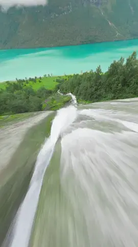 The drone got soaking wet, but I think it was worth it🥹 Norway’s most beautiful place!😍  #fpv #fpvaddiction #drone #nature #norway #travel 