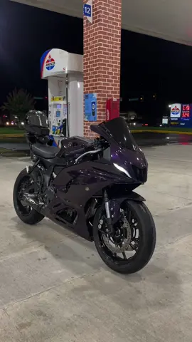 Follow my ig @ lali.r7 #yamaha #yamahr7 #bike #purple #agvhelmet #pista 