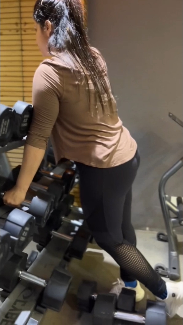 #Fitness #gymgirl #gym #viralvideo #unfrezzmyaccount #trendingsong #fitnessmotivation #gymmotivation #faryoupage 