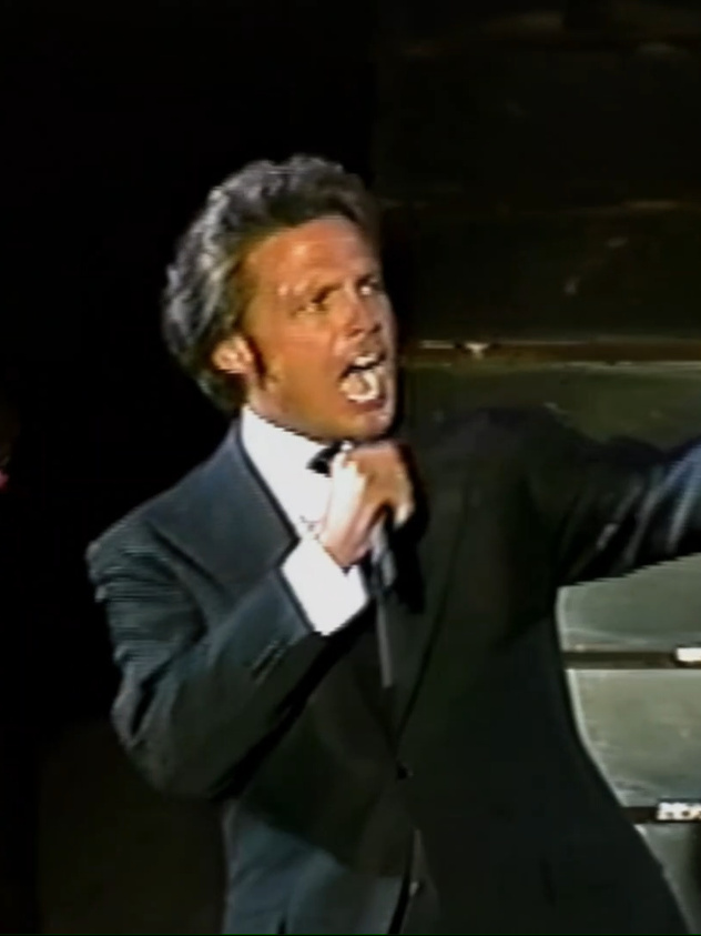 LUIS MIGUEL - AMOR,AMOR,AMOR - CHILE 2002 #luismiguel #lmarchivos