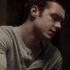 HIS BACK BYE! you lost me #iangallagher #shameless #cameronmonaghan #iangallagheredit #shamelessedit #cameronmonaghanedit #foryoupage #fyp #foryou #lipsvid #viral #edit #vsp #dontletthisflop #magicjohnson 