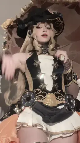 ignore how my glasses fell and i got scared 👍🏻 I HAVE SHORTS TIKTOK ❗️#GenshinImpact #hoyocreators #naviacosplay 