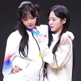 these two >>> #nakyoung #kimnakyoung #seoyeon #yoonseoyeon #triples 