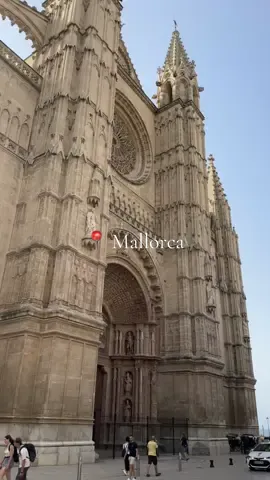 Day one in Mallorca & trying our absolute best to capture a glimpse of it 💃 #mallorca #mallorcaspain #palma #palmademallorca 