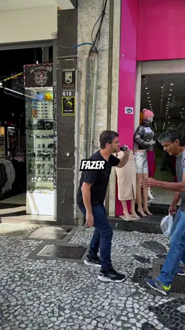 Um desconhecido deixou eu cortar o seu cabelo por R$100,00