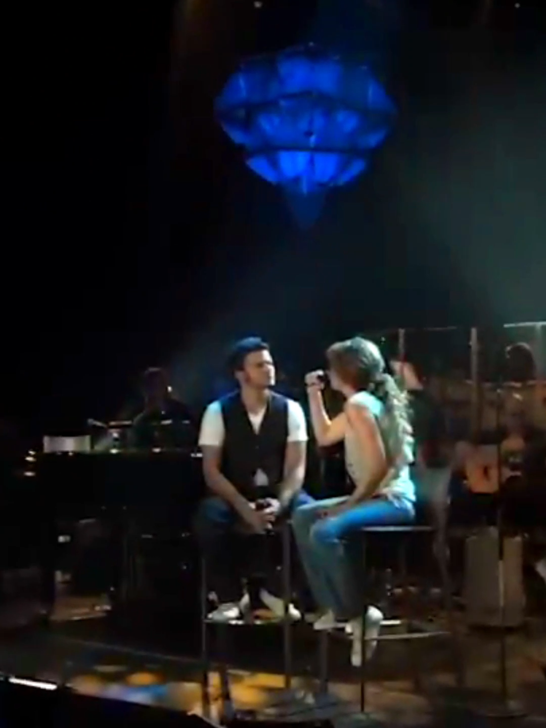 Thalia, Pedro Capó - Estoy Enamorado #musica #romantic #thalia #pedrocapo #rolitasparadedicar #diloconmusica