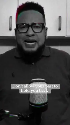 Dont allow your past to hold you back!  #SAMA28 #fyp #viraltiktok #prophetic #christiantiktok #fypシ゚ #wordoftheday #preacher #afrikaans #afrikaanstiktoks 