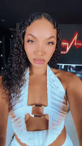 No Escape💋 #ariathagoddess #curlyhair #sheinoutfits #studio #makeup 