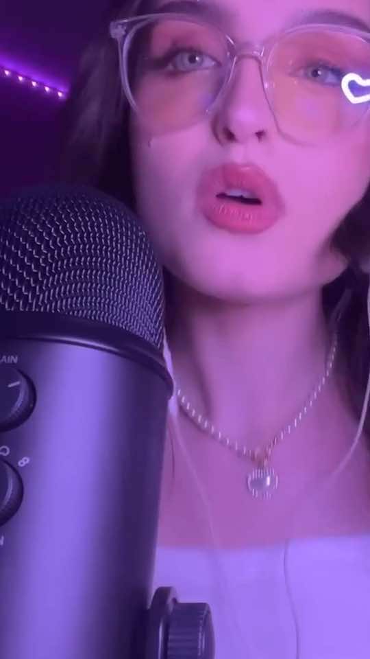I’m so sleepy 😴(@beebee asmr ) #asmr #beebeeasmr #mouthsounds #asmrmouthsounds #tingles #asmrsounds #fyp 