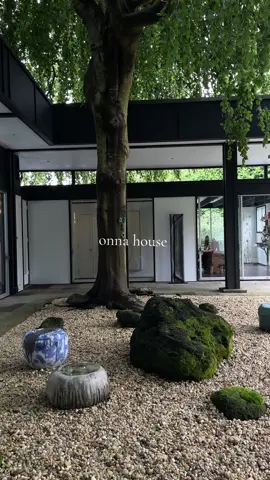 onna house - east hampton - a collection of female art