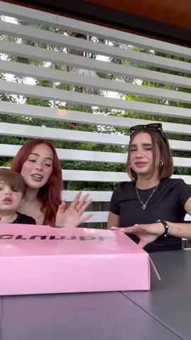 Su primera vez probando Crumbl Cookies jajajaja 💘 @domelipa 