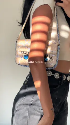 love an accessory #outfitdetails #accessories #beadedbag #ihavepurse #silverbelt #anthropologie 