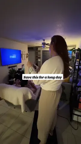 Save this for when you need a quick workout! All you need is a walking pad, arm weights and your favorite show / movie! Right now we are watching @House Of The Dragon 🐉💚 #foryou #athomeworkout #walkingpad 