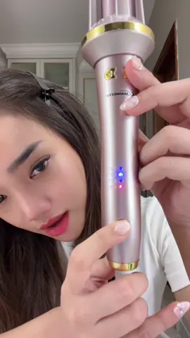 Di  antara beberapa catokan curly yang pernah Aku pake, Curler ini yang paling awet di antaranya, ini barrel nya kecil hanya 25mm & modelnya panjanggg😍   yang ingin rambutnya wavy natural seperti Aku, ini Recommended banget sih catokan dari @MAIMEITE ✨ #MAIMEITE #catokanmaimeite 