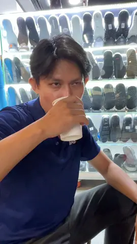 កាហ្វេក៏ចូលចិត្តញាំពណ៍ខ្មៅ ឡាបយ៉េក៏ចូលចិត្តពណ៍ខ្មៅ😆#fypシ゚viral  