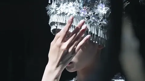 Quý Châu Trung Quốc, bức tranh giao hòa các dân tộc đa sắc Nếu bạn đang muốn tìm kiếm một vùng đất sở hữu đa sắc màu văn hóa tại Trung Quốc để trải nghiệm, hãy thử du ngoạn đến Quý Châu. Quý Châu Trung Quốc là nơi tập trung của 17 dân tộc thiểu số với nếp sống và nền văn hóa vô cùng đa dạng. Vậy ngoài những đặc trưng ấy thì du lịch Quý Châu còn điều gì thú vị mà bạn nên khám phá, hãy xách vali lên du ngoạn Trung Quốc và cùng chúng mình khám phá nhé! 🎋 NAM NINH - LỆ BA - THIÊN HỘ MIÊU TRẠI 4N3Đ 🚌[Oto+Tàu cao tốc] Khởi hành: Thứ 5 hàng tuần 🌷 Tháng 8: 08,15,22 👉 8.690K 🌷 Lễ 2/9: 30/8 👉 8.690K #hichina #chinatrip #chinatour #dulichphuonghoang #phuonghoangtour #chumtourtrungquoc #tourtrungquoc #reviewtrungquoc