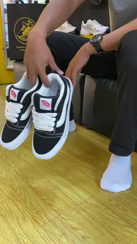Outfits မရွေးတဲ့ Vans Knu Skool လေးကို ဖြုတ်လို့ရပြီနော်..🔥 #vansknuskool #black #white #fyp #follow #myanmar #mandalay #yangon #sneakers #tiktok 