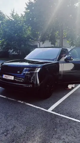 Gutt lagi gharhi de aa nagg das de ni Assi hisaab naal jeene aa kitaab nal nahi. #Rangerover #Thenewrange #autobiography #desi #traditionalclothes #shalwaarkameez #punjabi #foryou #luxurycars #rolex #suv #europewale #belgiu 