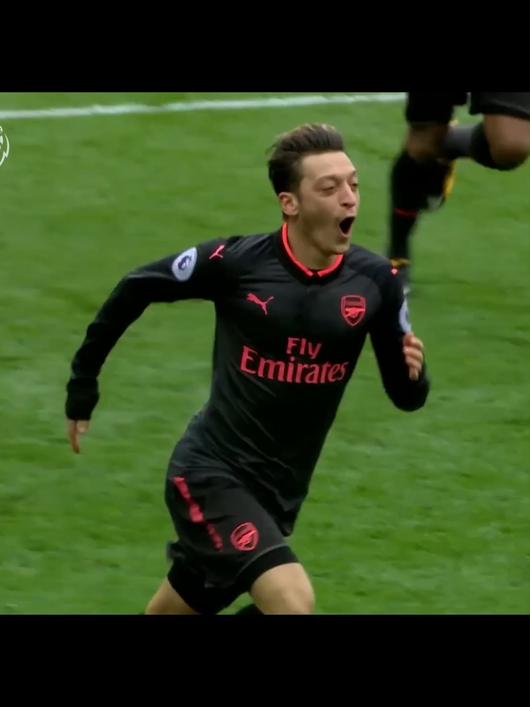 Một trong những tiền vệ kiến thiết hàng đầu thế giới. Nổi tiếng với câu nói 