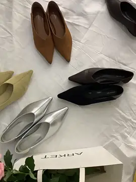 Lên tiếp một mẫu giày bệt mũi nhọn basic nha #xuhuong #khuyenshoes #giaydep