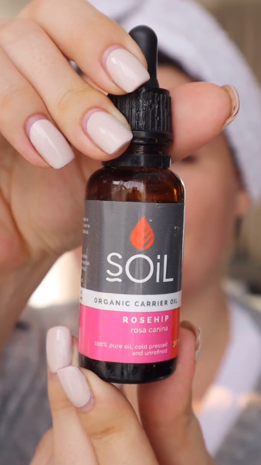 Check out @kayoss_za latest Reel showcasing the magic of dermaplaning with our @SOiL Organic Aromatherapy Rosehip Carrier Oil! ✨ She demonstrates how this luxurious oil enhances the glow and smoothness of your skin. Shop 20% off our Rosehip oil until 14th August 2024! 🌹🌹🌹