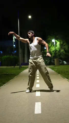 Walking in the dark ♠️  Remix by: @Ricky Marano @TroyBoi  #tutting #wave #dance #robot #urbantheory #animation #pop 