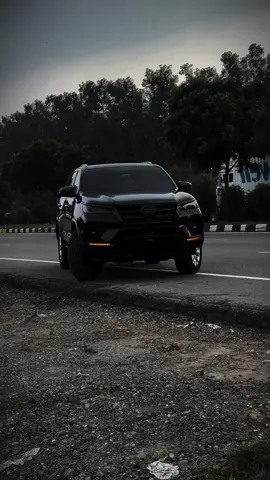 FORTUNER LEGENDAR💀🖤 #foryou #foryoupage #caredits #viral #carlovers #fortuner #fortuner_lover #fortunerlegender #toyota #fortunerlover 