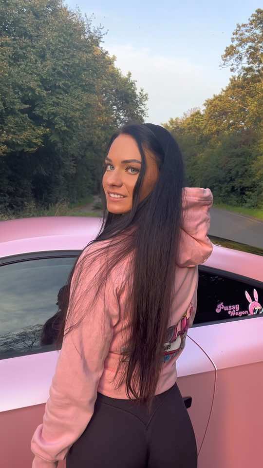 💗🙌🏾 Folge mir auf Instagram: Christina271099 #cargirl #girlscar #crazy #rosa #barbiegirl #barbiecar #barbieworld 