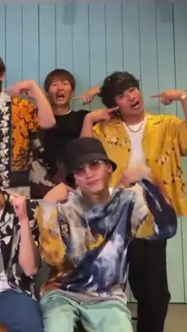 最後まちがえちゃってるけどいつも濵ちゃん振り付け分かりやすいからお手本にしてる😆 濵田担じゃなくてもお手本にしてそうな気がしてる✋ #まぁいっか #WESTꓸ #重岡大毅 #桐山照史 #中間淳太 #神山智洋 #藤井流星 #濵田崇裕 #小瀧望 