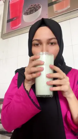 Karachi ki best lassi recommend krna mt bhulna . #foryou #fyp #viralvideo #viral #tiktok #trending #trendingvideo #onthisday #onthisday❤️❤️❤️ #food 