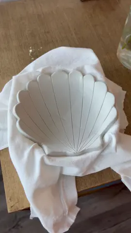 Shell dish in the making 🐚 #airdryclay #shell #airdryclayideas #artprocess #pottery #coastalcraft #claydish 