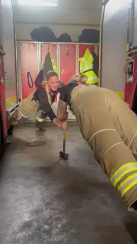 Seeing as though everyone else is doing it… 💪🏼 Wait for it to watch C hold it by herself! 😳 #FemaleFirefighter #ForYourPage #Firefighters #FYP #Firefighter #ForYouPage #Trend #StrongWomen #HardWork #GymGirls #GirlsSupportGirls #BringTheHeat #Strength #Strong #StrengthChallenge #SledgeHammer 