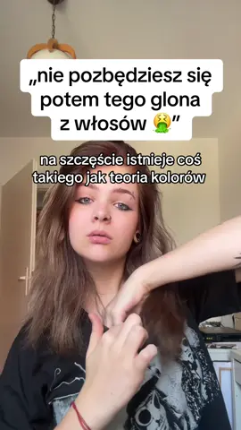 Nie mam wiedzy fryzjera, ani takich umiejętności - mam za to dostęp do płukanek, pianek, farb, rozjaśniaczy i łez biednych fryzjerów, którzy tak ubolewają nad tym co robię 🫡  #dc #farbowaniewłosów #idziemruz 