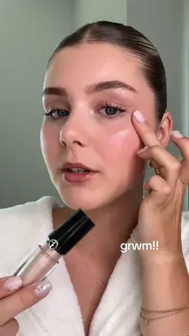 AD @Armani beauty eye tint liquid eyeshadows take me from day to night ✨🫶🏻 shade 22m is my favourite neutral shade to add a little glam and I finish with some shimmer to keep the glow ✨💕 #eyetint #armanibeauty #makeup @LOOKFANTASTIC 