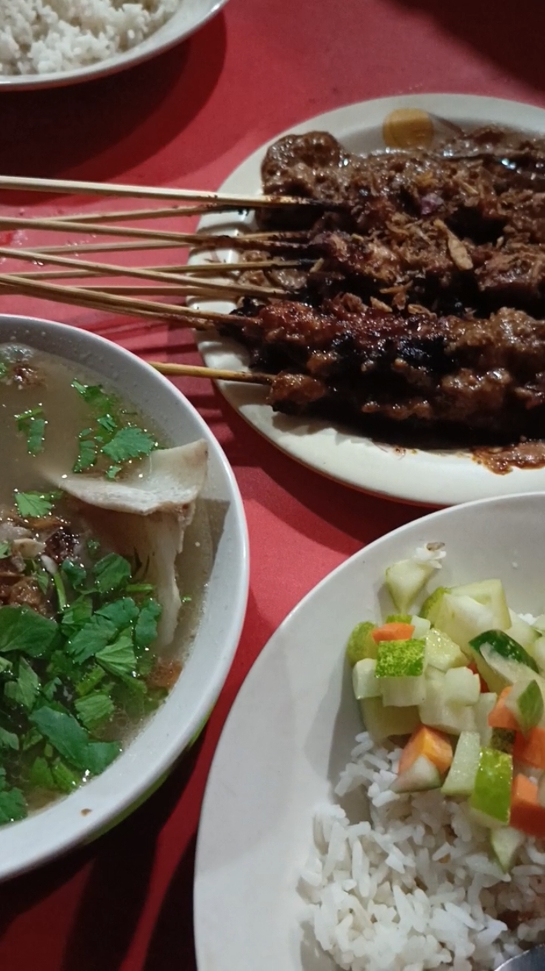 bag 40 | Makan Sop Kambing malam jumat nih wadidaw..  mangga buat prank mentahan nya😄 #prankstatus #mentahanvidio #mentahan #kulinertiktok #pranktemen #satekambing #sopkambing #malamjumat #fypp 