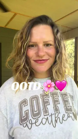 OOTD 🌸🩷 Happy August 1st!!   #OOTD #momtok #MomsofTikTok #contentcreator 