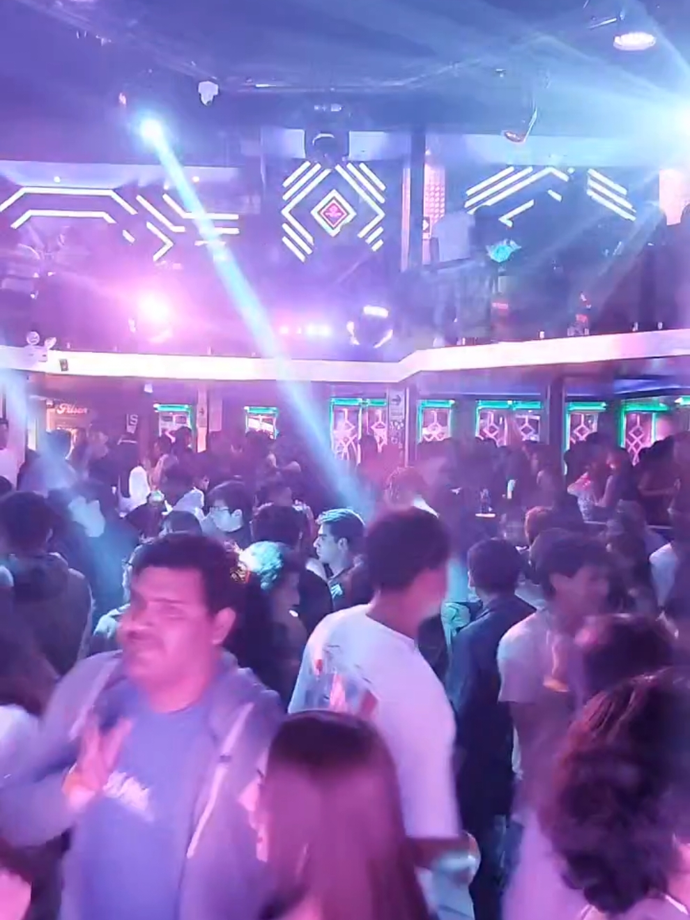 Yo Perreo Sola x Safaera x 23 - Bad Bunny x Randy #badbunnypr #yoperrrosola #ellaperreasola #safaera #23 #randy #jowellyrandy #reggaeton #reggaetonviejito #2020 #dj #discoteca #fiesta #latam #LIVEhighlights #TikTokLIVE #LIVE 