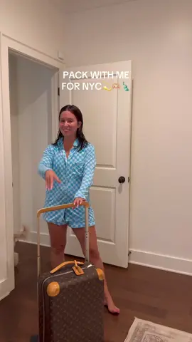 A very girly swirly trip & hbd to my bff 🥹✨🩷🗽#momoffour #bff #nyc #packwithme 