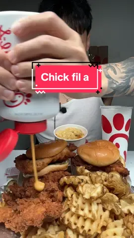 a fil chick time first #chickfila #chickfilasauce #sandwich #chickentenders #eating #Foodie #asmr #mukbang #mukbangeatingshow #fypシ゚viral 