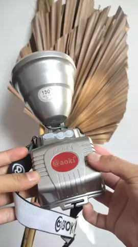 Keren banget sih ini senter Cahayanya super terang, asli rekomen banget buat proyek naek gunung, mancing. ini yg 150Watt Batre 7200mah jarak cahaya bisa 1Km. Gaskeun #aoki #senterkepala 